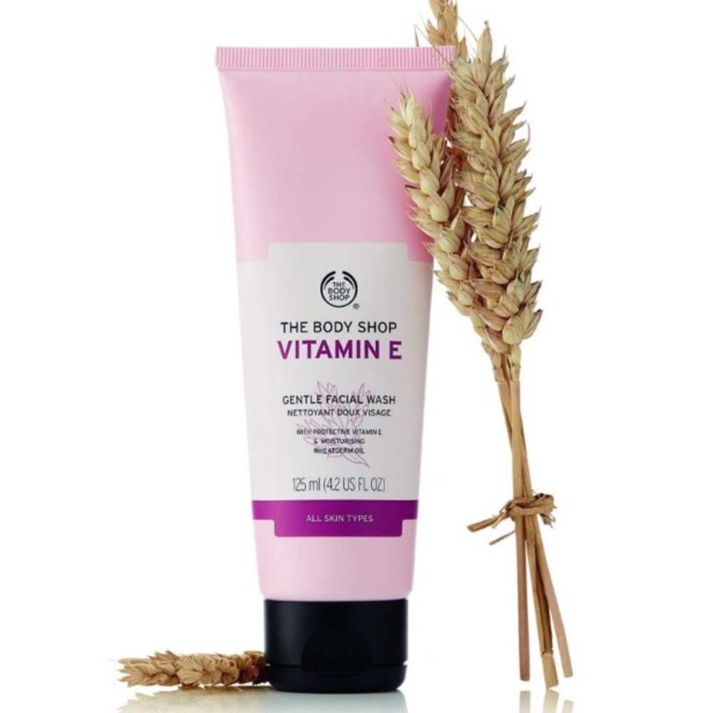 The Body Shop ✨ Vitamin E Facial Wash